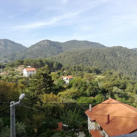 بيت للعطل Genis Bahceli Barbekuelue Kir Evi Kozalak Evleri