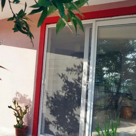 Genis Bahceli Barbekuelue Kir Evi Kozalak Evleri Feriehus Ortaca (Mugla)